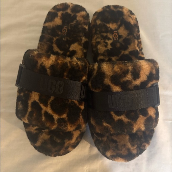 UGG Fuzzy Leopard Slides - Picture 1 of 3